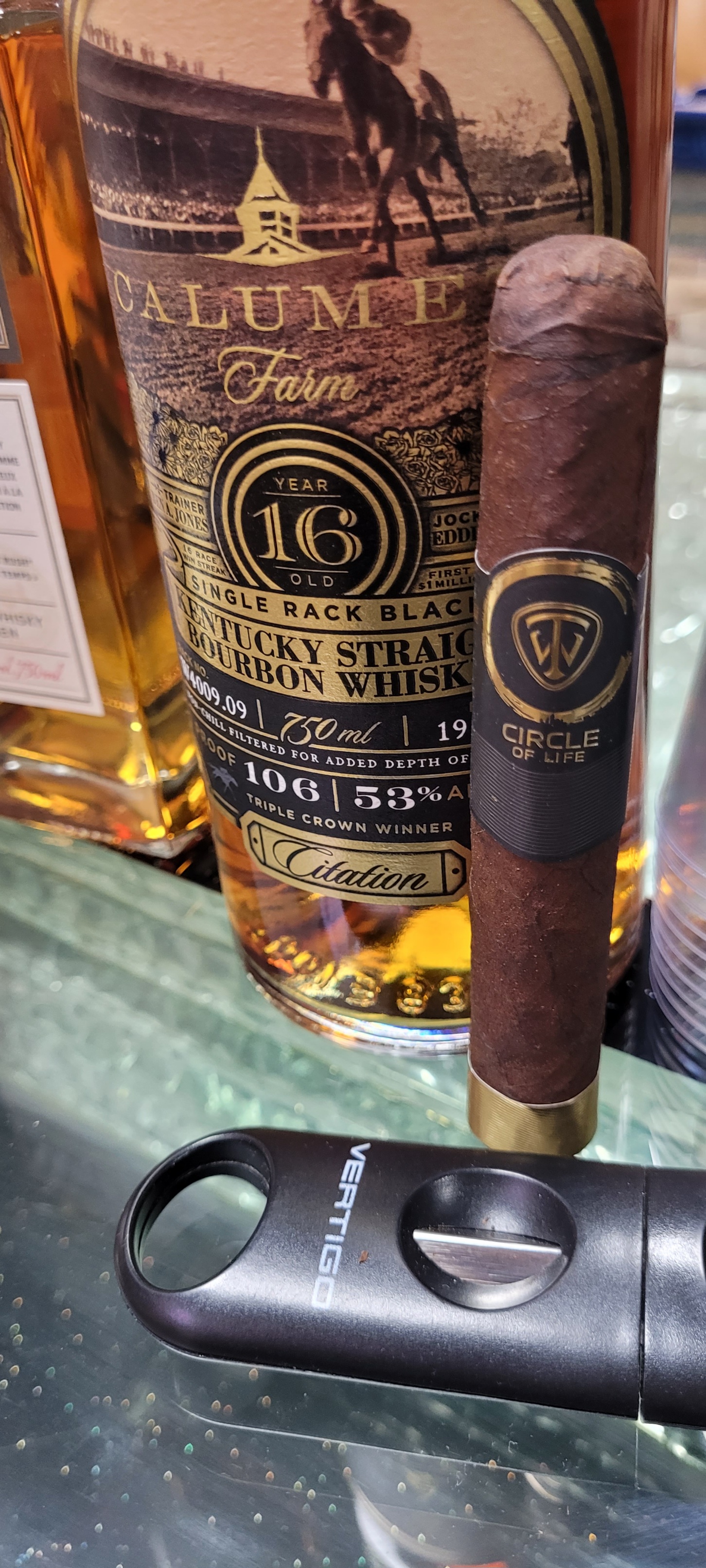 what is the difference between alcohol and tobacco Cigarettes vs. Alcohol: Comparing Physical &Psychological Harm